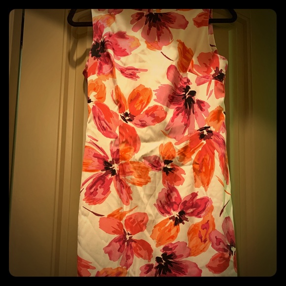 Elegant & Fun Tight Fitting Flowery Summer Dress - Picture 2 of 8